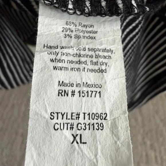 Gilli Monochrome Striped Tank Top - Picture 3 of 4